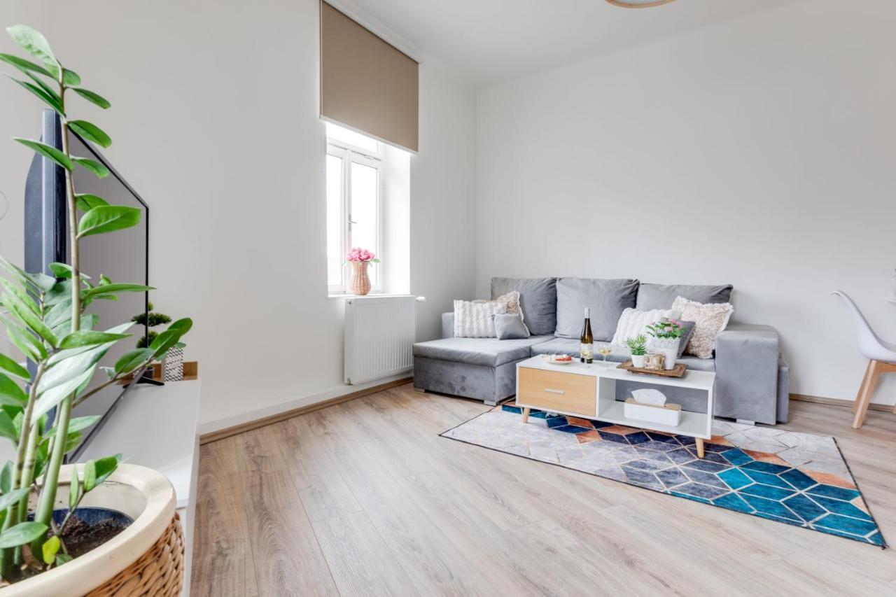 Modern, Bright And Spacious Apartment Prague Extérieur photo