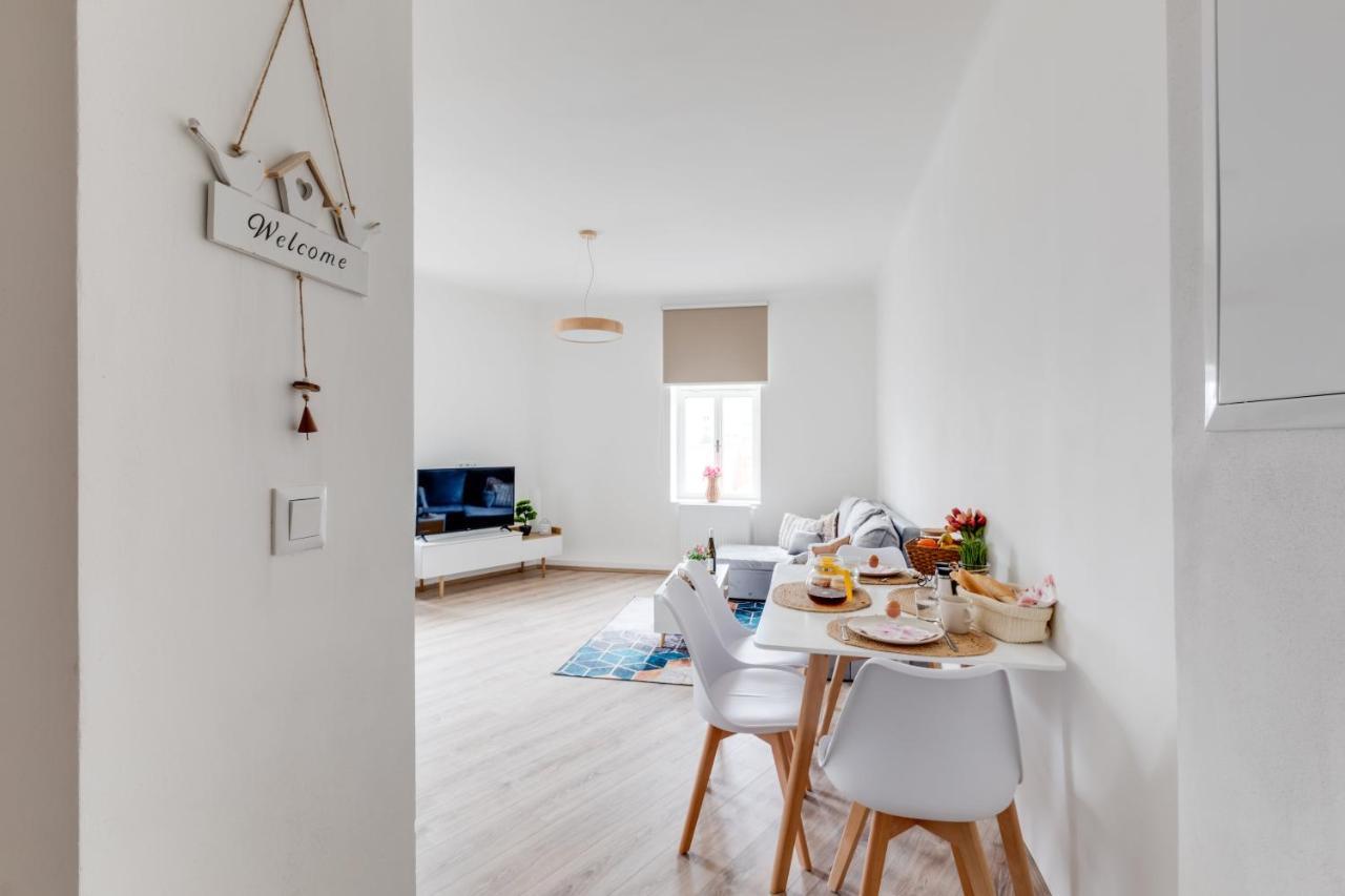 Modern, Bright And Spacious Apartment Prague Extérieur photo