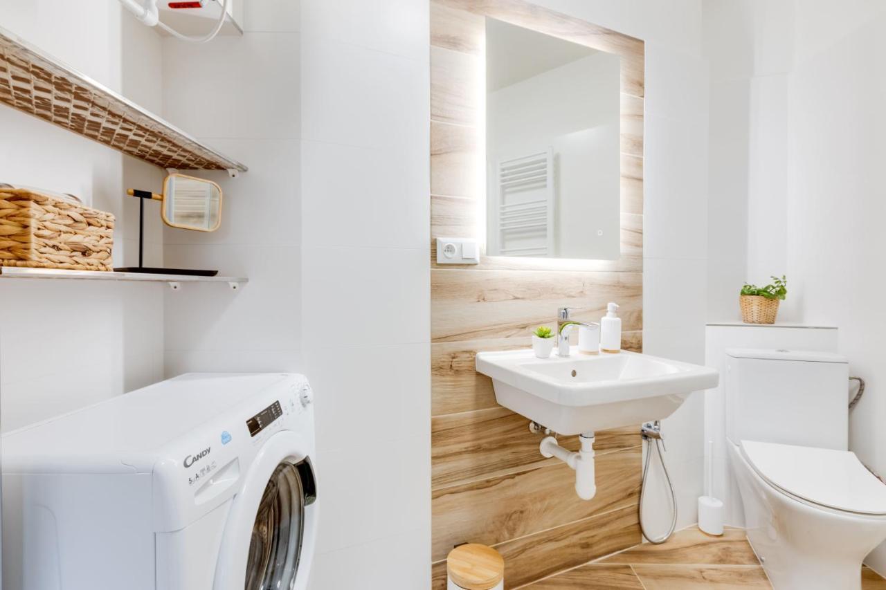 Modern, Bright And Spacious Apartment Prague Extérieur photo
