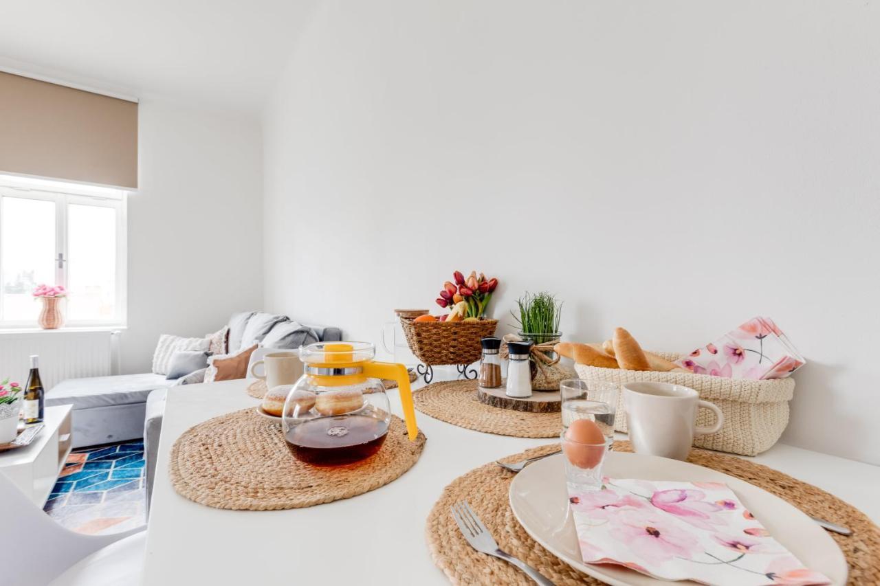 Modern, Bright And Spacious Apartment Prague Extérieur photo