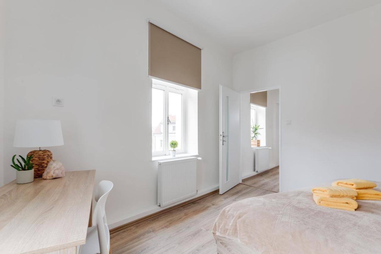 Modern, Bright And Spacious Apartment Prague Extérieur photo