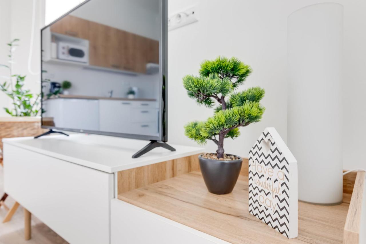 Modern, Bright And Spacious Apartment Prague Extérieur photo