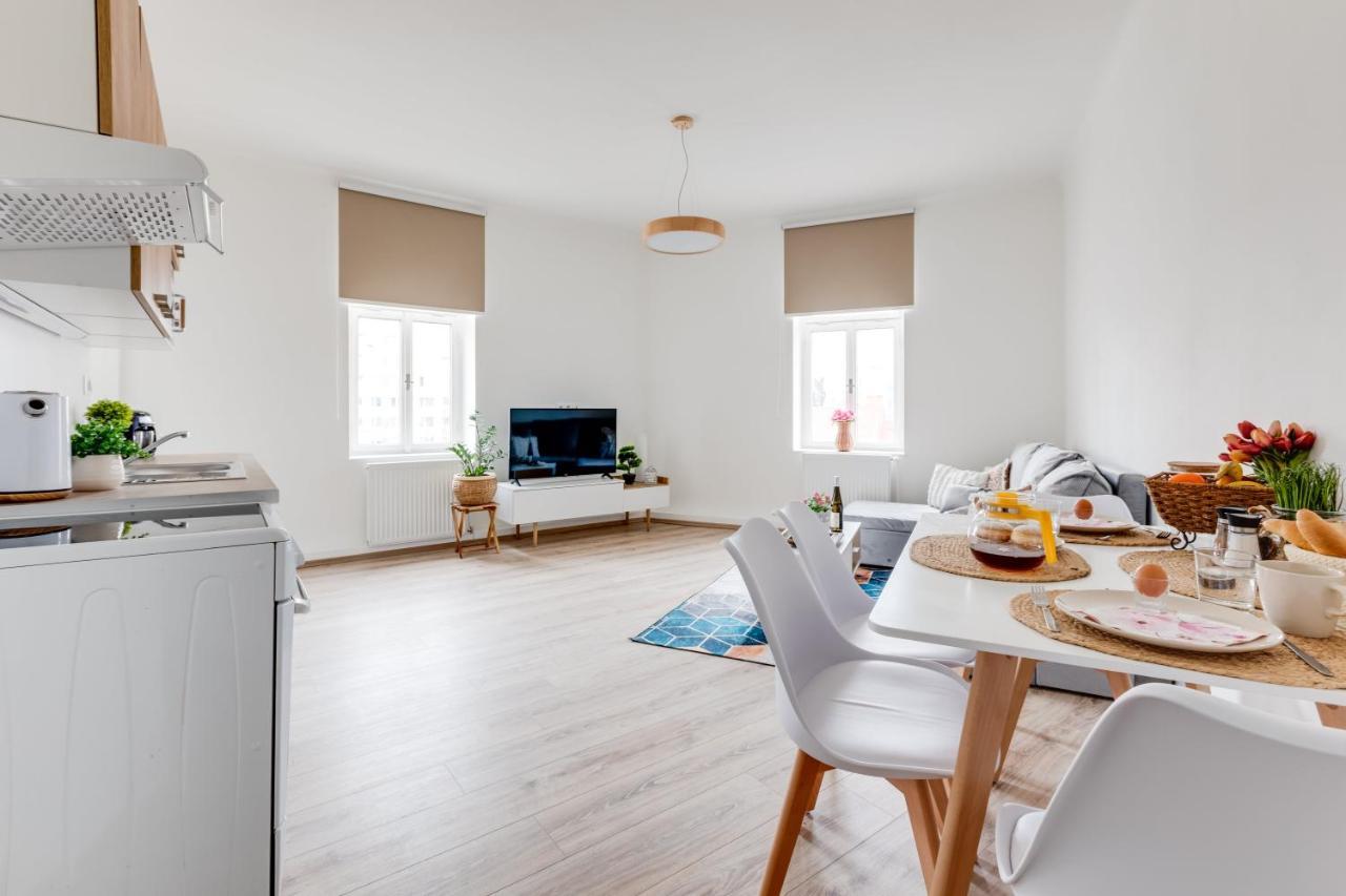 Modern, Bright And Spacious Apartment Prague Extérieur photo