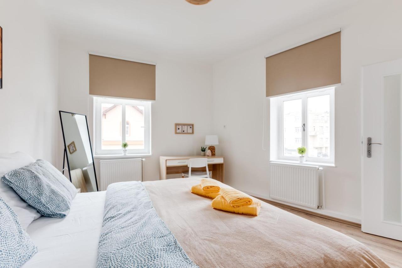 Modern, Bright And Spacious Apartment Prague Extérieur photo