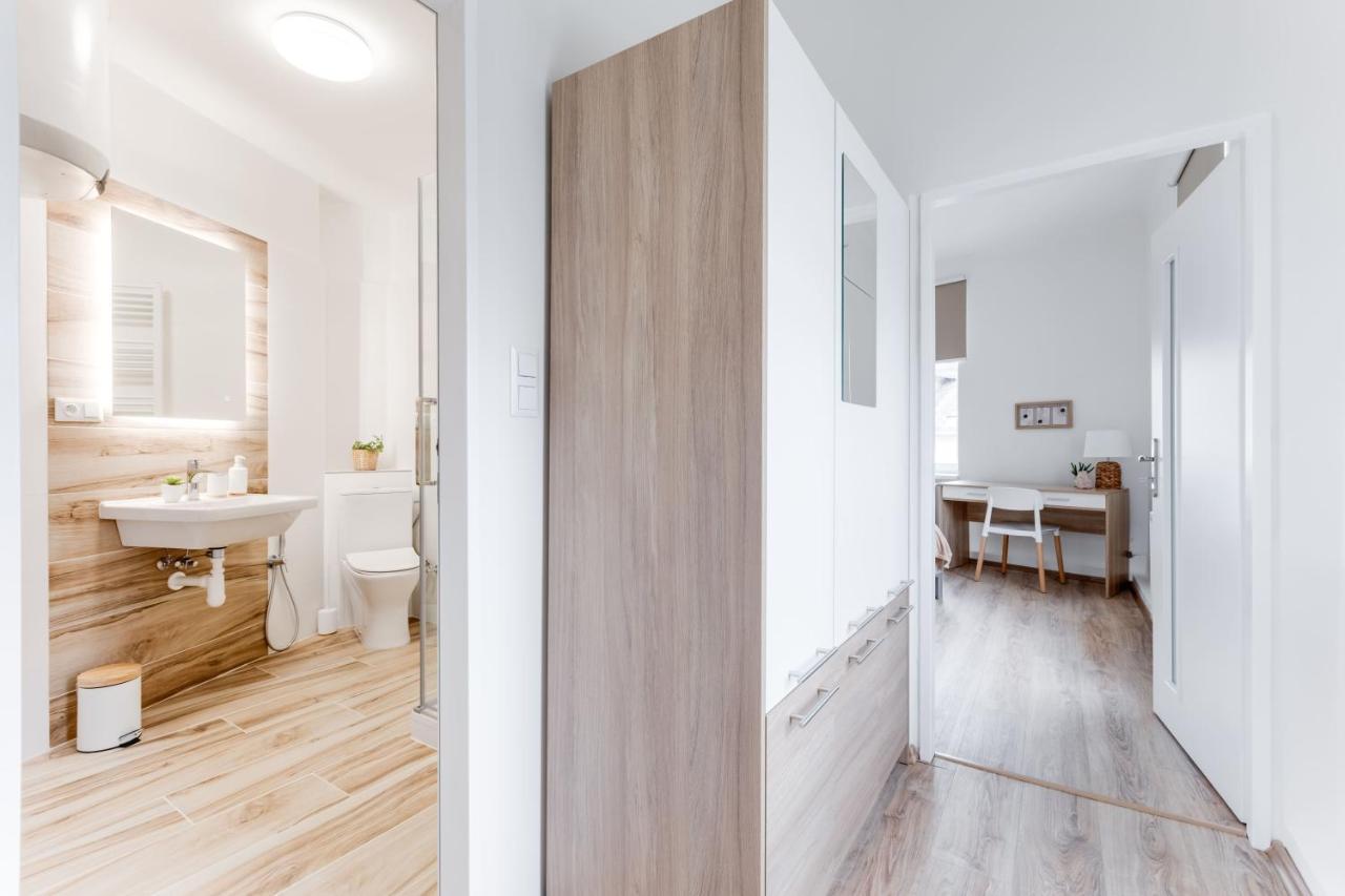 Modern, Bright And Spacious Apartment Prague Extérieur photo