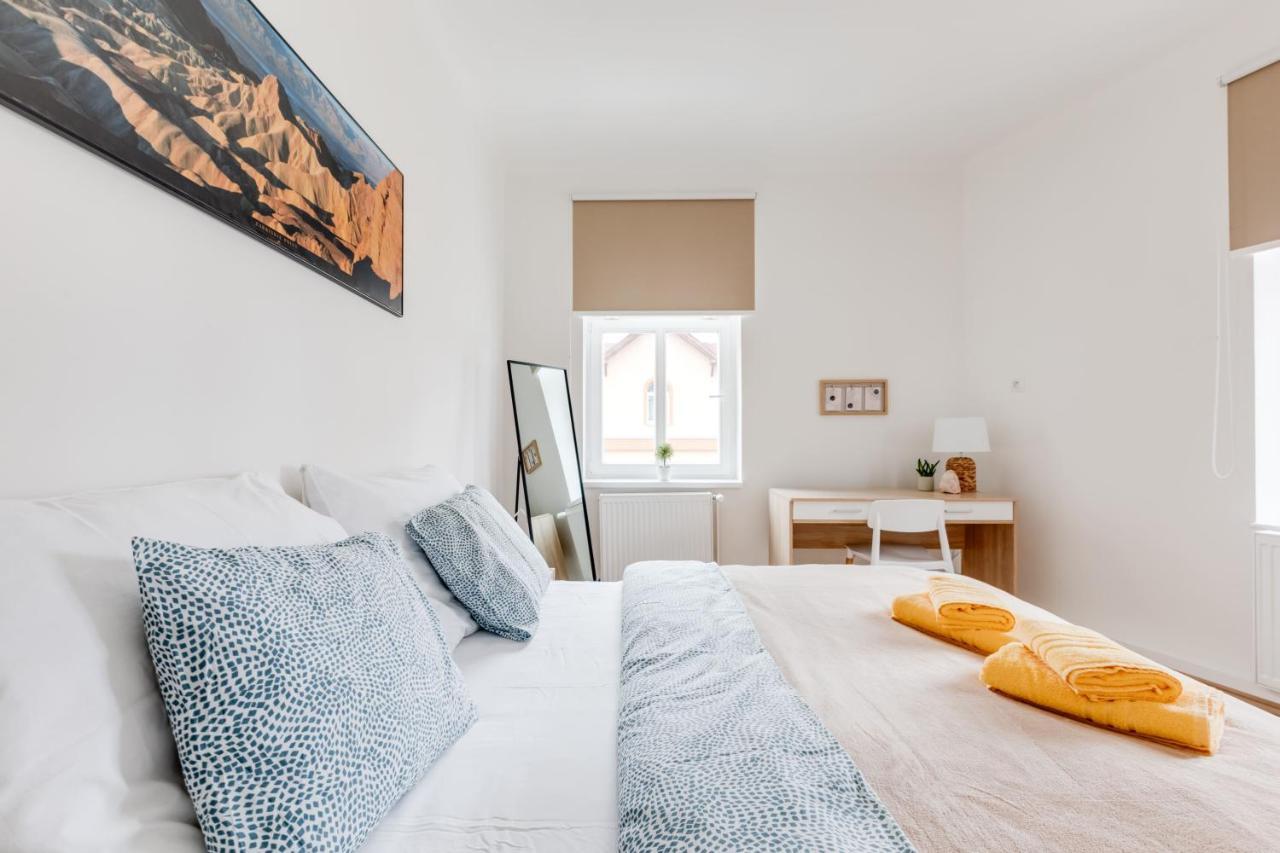 Modern, Bright And Spacious Apartment Prague Extérieur photo