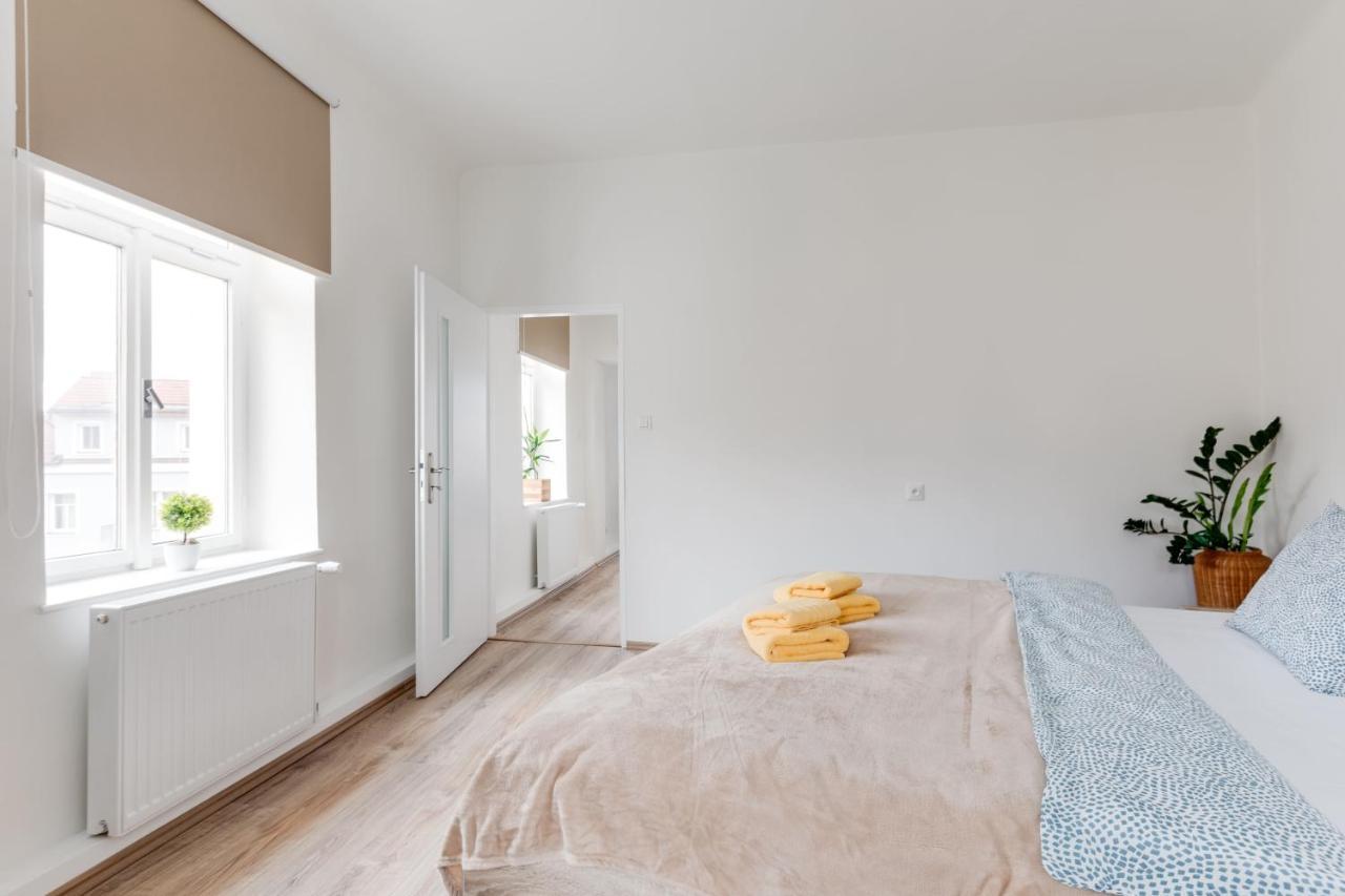 Modern, Bright And Spacious Apartment Prague Extérieur photo